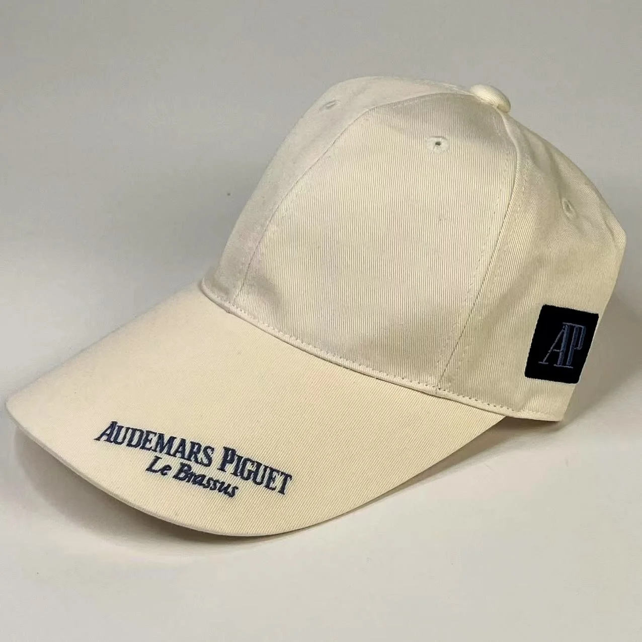 Audemars Piguet ベージュキャッ Audemars Piguet Cream Cotton Cap – Le Brassus Logo & AP Patch